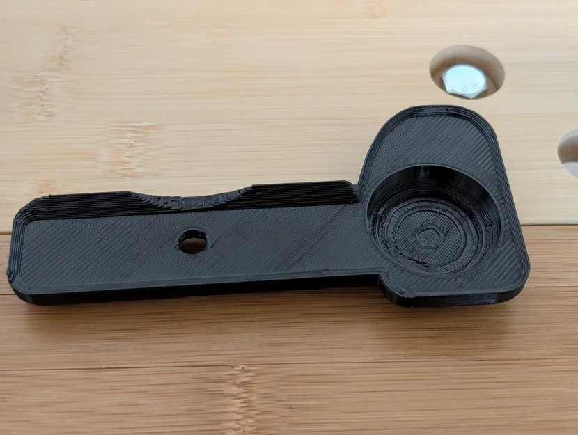 Đế mở rộng báng cầm cho Sony a6600 tích hợp khe gắn AirTag - Image 1