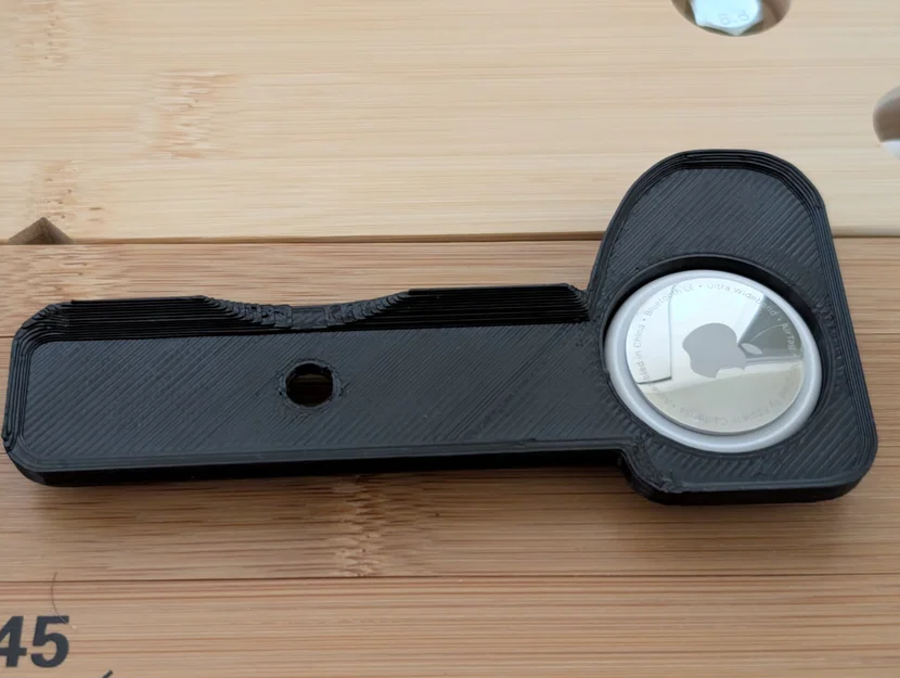 Đế mở rộng báng cầm cho Sony a6600 tích hợp khe gắn AirTag - Image 2