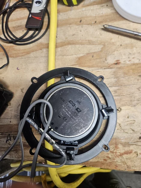 Ngàm chuyển đổi loa 5.25 inch sang 4 inch cho xe hơi tự in 3D - Image 2