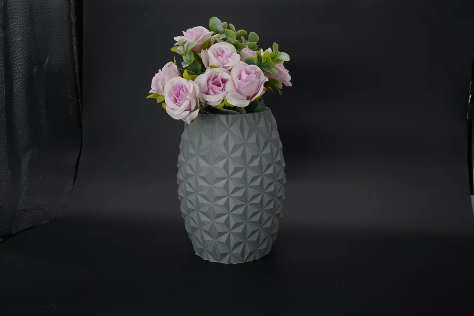 Prism Vase – Bình hoa hình học đa diện thiết kế ấn tượng - Image 1