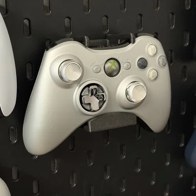 Giá đỡ tay cầm Xbox 360 cho bảng treo Ikea Skadis cực gọn