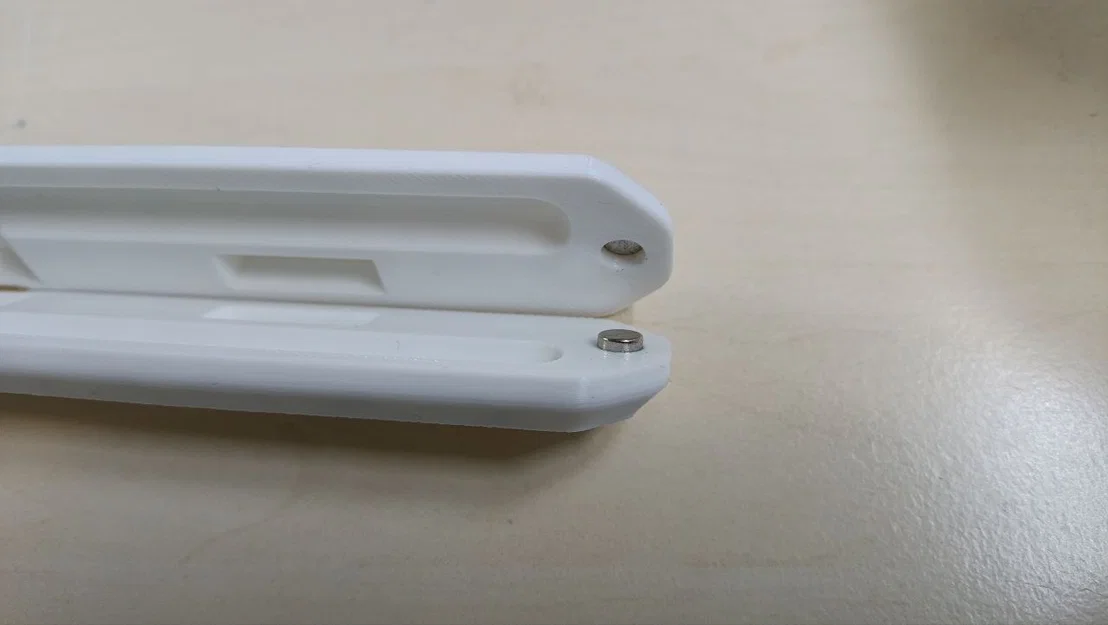 Hộp đựng Apple Pencil – Chốt nam châm (Bản Remix) - Image 1