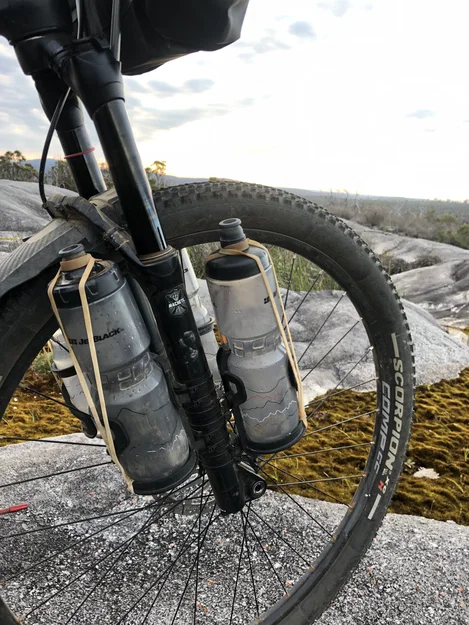 Ngàm gắn bình nước và phụ kiện bikepacking cho ống khung xe (nhiều kích thước) - Image 2