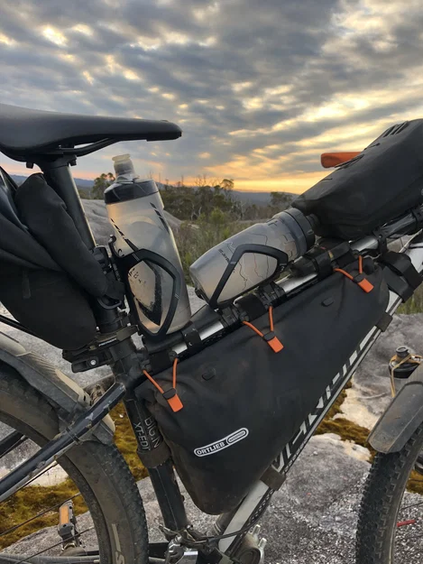 Ngàm gắn bình nước và phụ kiện bikepacking cho ống khung xe (nhiều kích thước) - Image 3