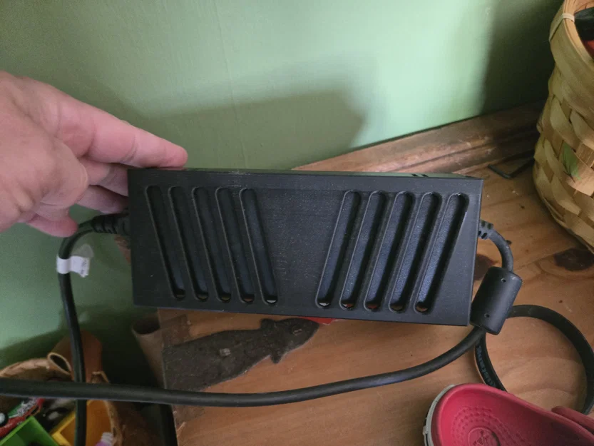 Giá treo tường cho cục nguồn Xbox 360 - Image 1