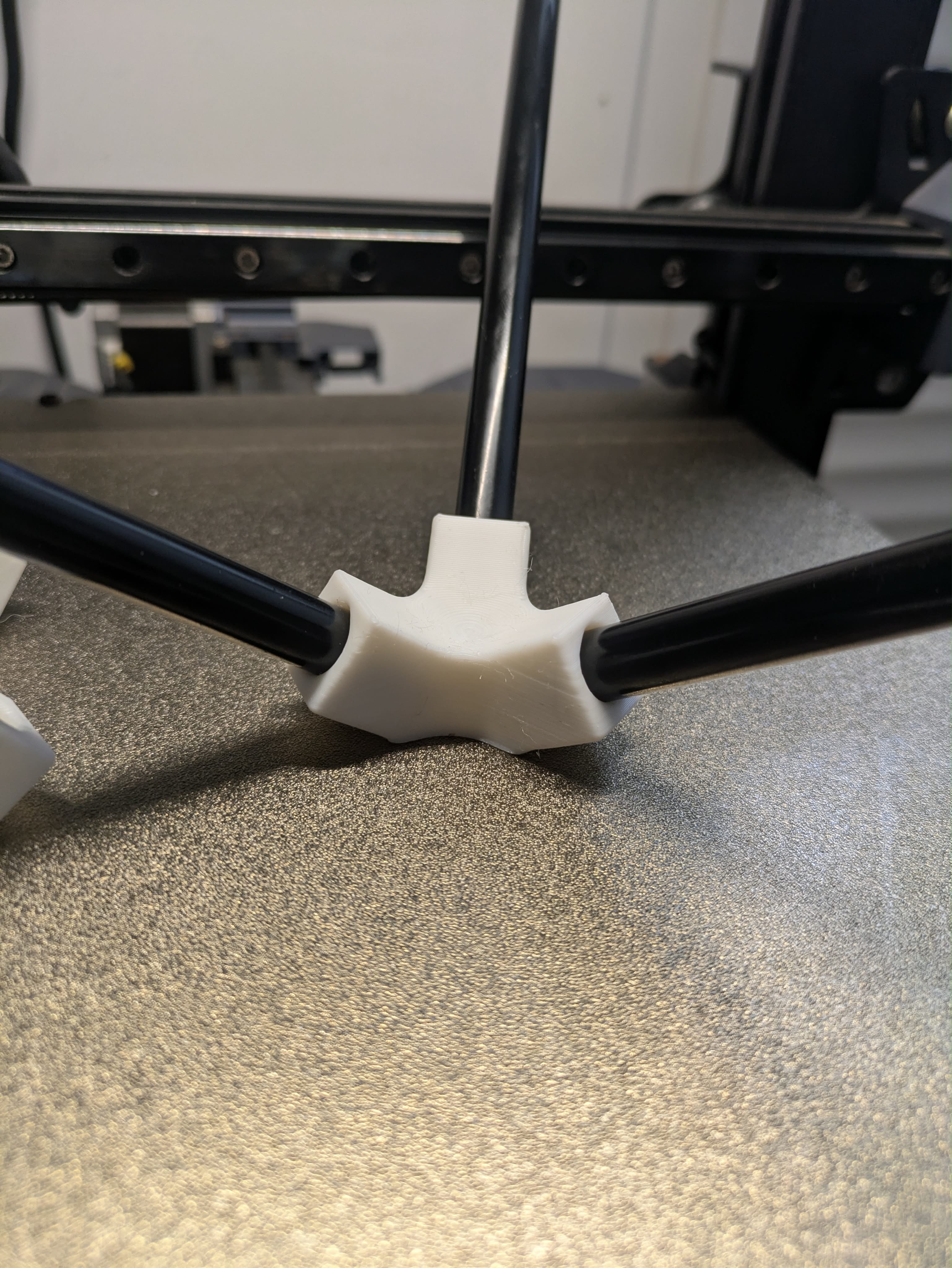 Khớp nối góc 90 độ cho thanh tròn 10mm - Thiết kế in 3D không cần support - Image 1