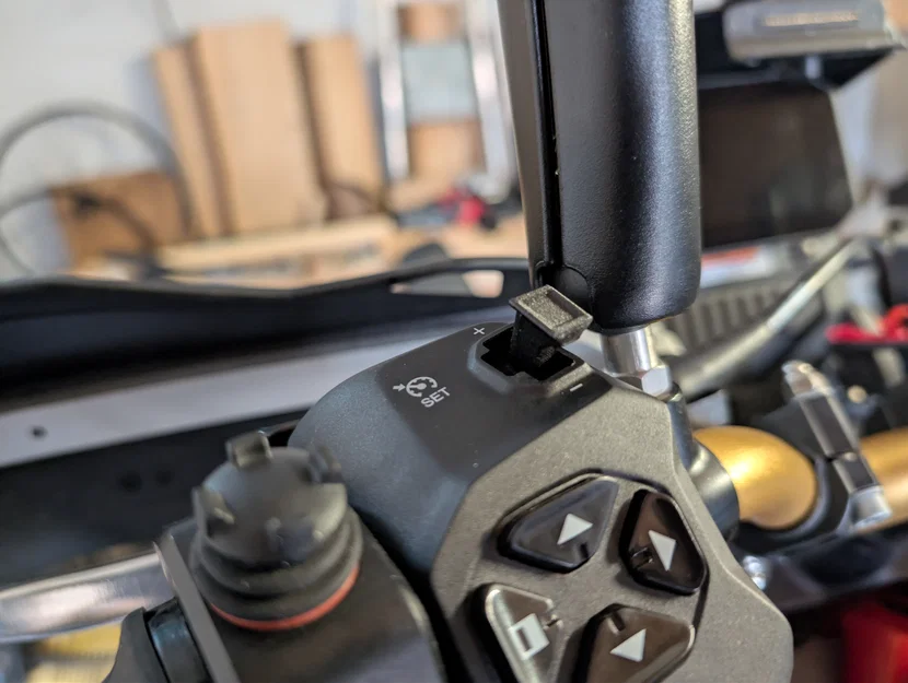 Aprilia Tuareg 660 – Nút bấm Cruise Control thay thế - Image 2