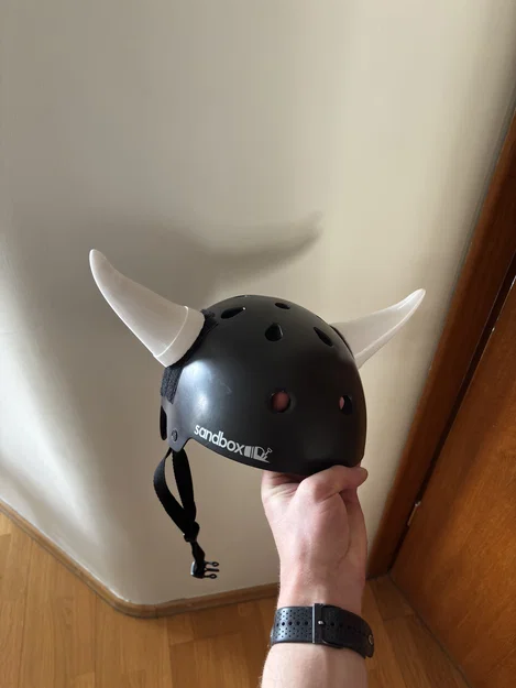 Sừng Viking Cong Gắn Mũ Bảo Hiểm - Image 1