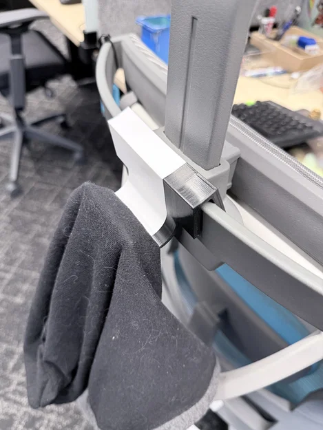 Móc treo áo cho ghế Autonomous Ergochair Pro - Image 1