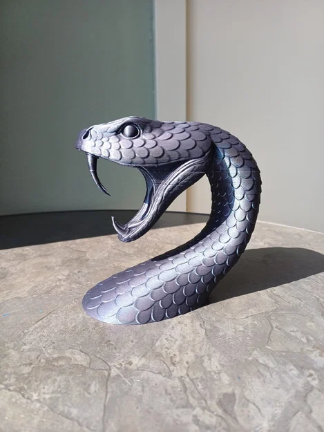 Tượng Trang Trí Rắn Hổ Mang - Image 1