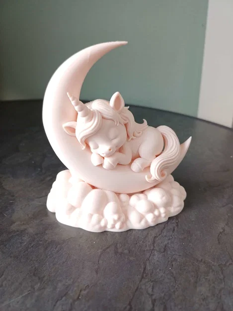 Kỳ Lân Ngủ Trên Vầng Trăng Khuyết - Image 1