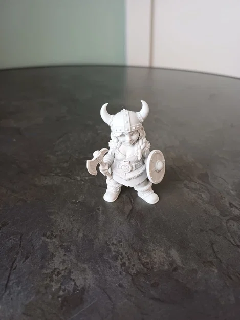 Mô hình nữ chiến binh Viking Shieldmaiden với rìu và khiên - Image 4