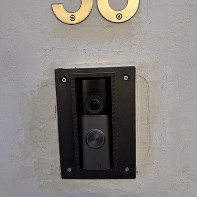 Giá đỡ và ốp che Ring Wired Video Doorbell Pro (Gen 3) thẩm mỹ