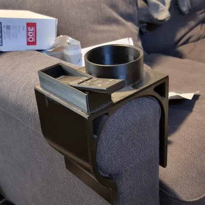 Khay gắn tay vịn sofa IKEA GRÖNLID: Để ly nước và điều khiển tiện lợi