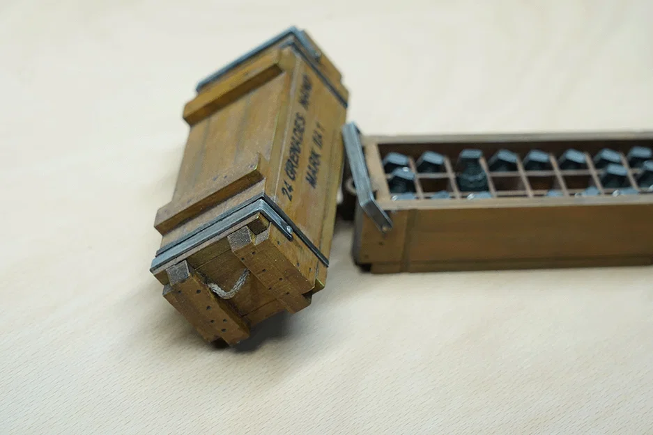 Hộp gỗ đựng lựu đạn MK1A1 thời Thế chiến II (tỉ lệ 1/6) - Image 2