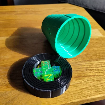 Cốc Xúc Xắc Gấp Gọn Thông Minh (Collapsible Dice Cup)