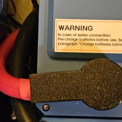 Nắp bảo vệ cực bình ắc quy Victron an toàn cho hệ thống điện