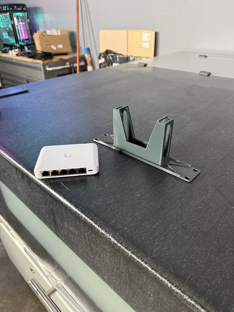 Ngàm gắn tủ rack 10-inch cho Ubiquiti USW-Flex-Mini 2.5G - In nhanh, không cần support - Image 2