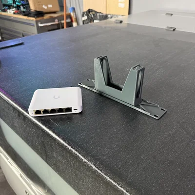 Ngàm gắn tủ rack 10-inch cho Ubiquiti USW-Flex-Mini 2.5G - In nhanh, không cần support
