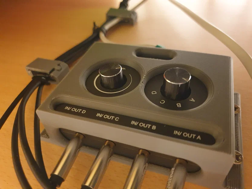 Giá đỡ bàn cho bộ chuyển/chia âm thanh 4 cổng (Lắp dưới hoặc trên mặt bàn) - Image 6