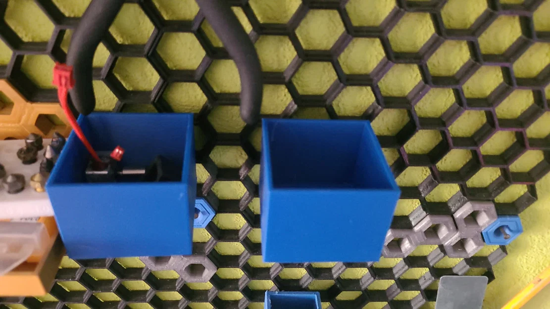 Hộp lưu trữ gắn tường Honeycomb Storage Wall tiện lợi - Image 1