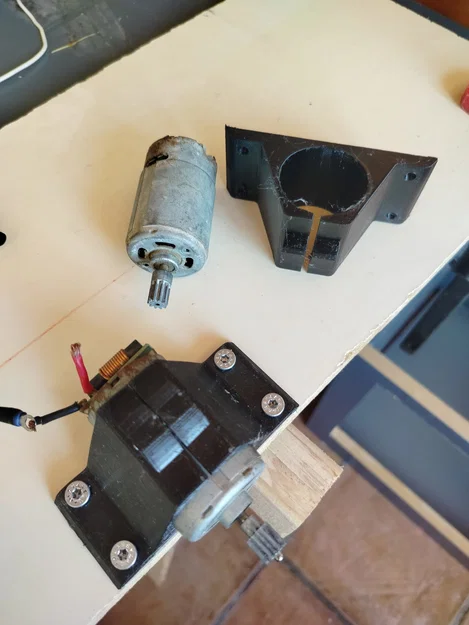 Giá đỡ motor điện 12v - Image 1
