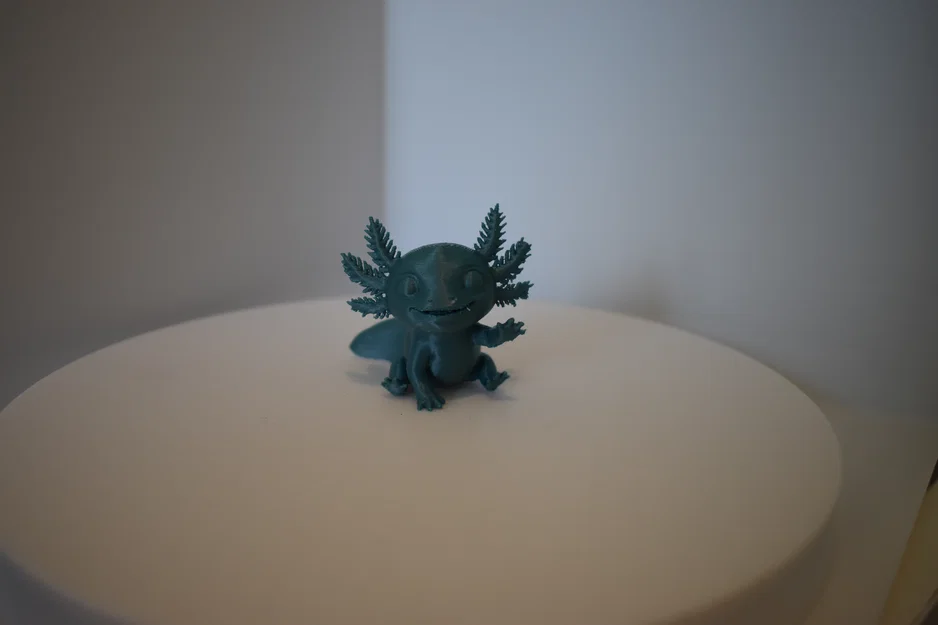 Mô hình chú Axolotl mini dễ thương cho bàn làm việc - Image 1