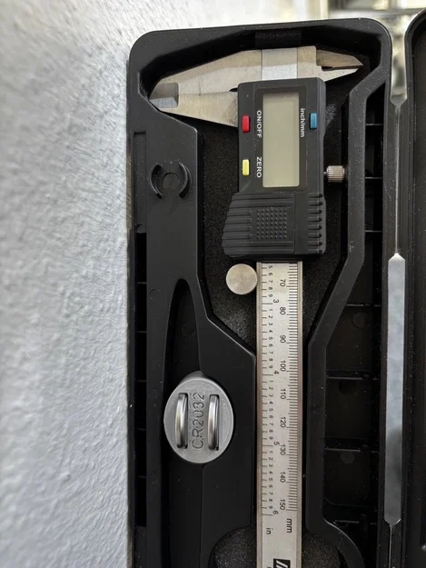 Giá đỡ pin CR2032 cho thước kẹp điện tử Parkside tiện lợi - Image 1