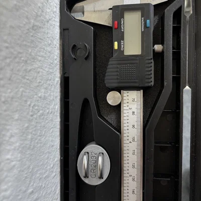 Giá đỡ pin CR2032 cho thước kẹp điện tử Parkside tiện lợi