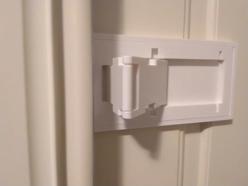 Chốt khóa an toàn cho cửa tủ quần áo lùa - Image 1