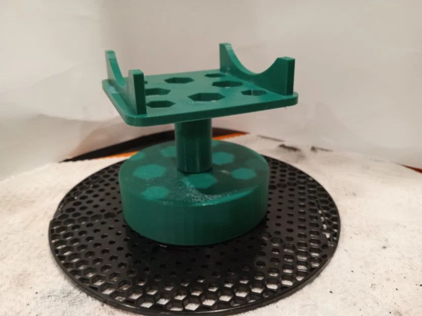 Giá Đỡ Xe RC Xoay Được Tận Dụng Từ Cuộn Prusament - Image 2