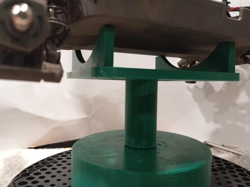 Giá Đỡ Xe RC Xoay Được Tận Dụng Từ Cuộn Prusament - Image 4