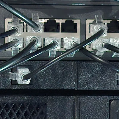 Patch panel 0.5U 19 inch cho tủ Rack - Giải pháp đi dây mạng gọn gàng
