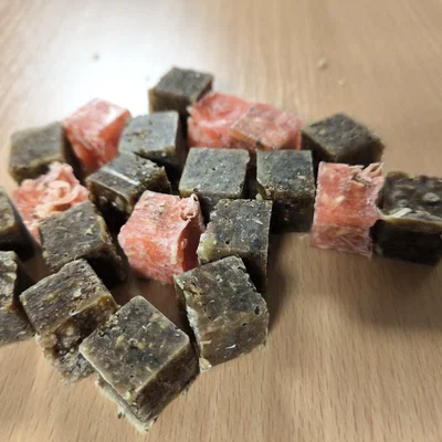 Khuôn đúc viên mồi lửa từ sáp