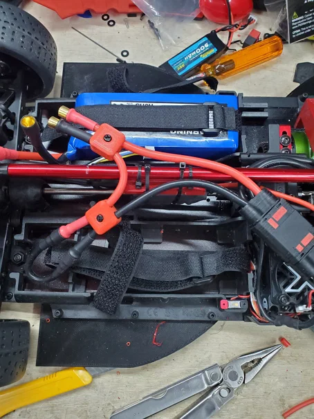 Dụng cụ quản lý dây điện cho xe RC - Image 1