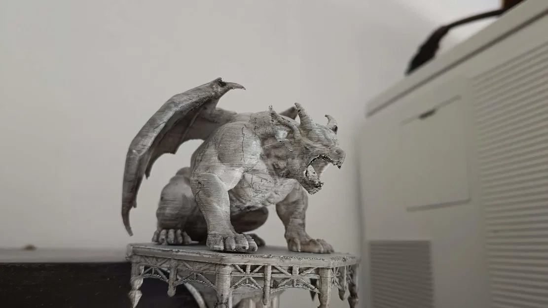 Mô hình tượng Gargoyle đang ngồi gầm rú - Image 1