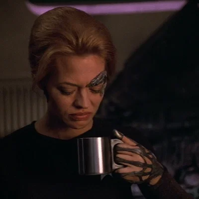 Ly cà phê của Thuyền trưởng Janeway