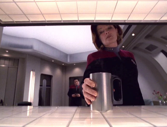 Ly cà phê của Thuyền trưởng Janeway - Image 4