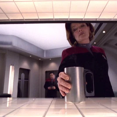Ly cà phê của Thuyền trưởng Janeway