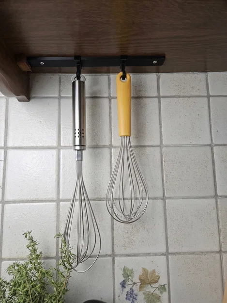 Hệ thống thanh ray kèm móc trượt treo dưới tủ bếp - Image 1