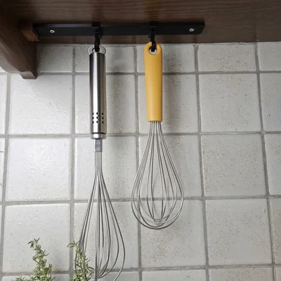 Hệ thống thanh ray kèm móc trượt treo dưới tủ bếp