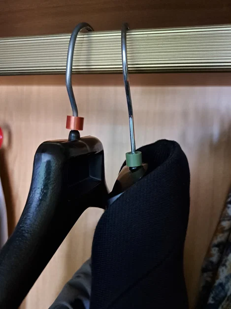Vòng đánh dấu móc treo quần áo (Hanger Identifiers) giúp tủ đồ ngăn nắp - Image 1