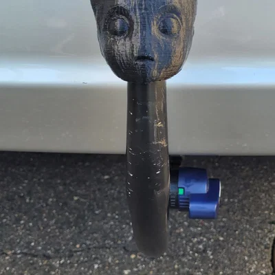 Nắp bảo vệ đầu kéo hình Groot độc đáo cho xe hơi