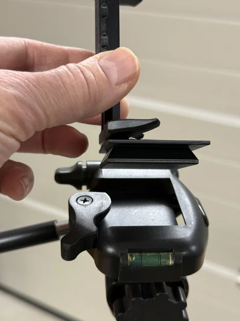 Kẹp điện thoại Tripod V2 với đế 42,5mm tiện dụng cho quay phim - Image 1