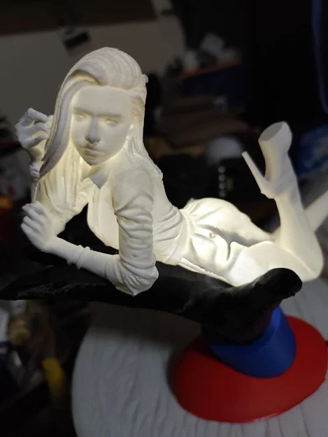 Mô hình đèn "A girl in the hand" - Image 1