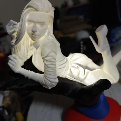 Mô hình đèn "A girl in the hand"