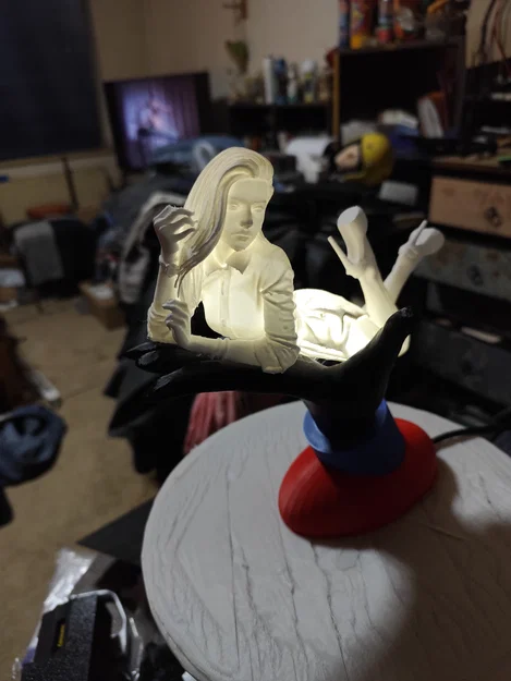 Mô hình đèn "A girl in the hand" - Image 2