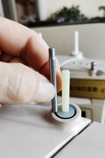 Chốt chỉ và Đế giữ cho máy may Singer Slant-o-Matic - Image 20