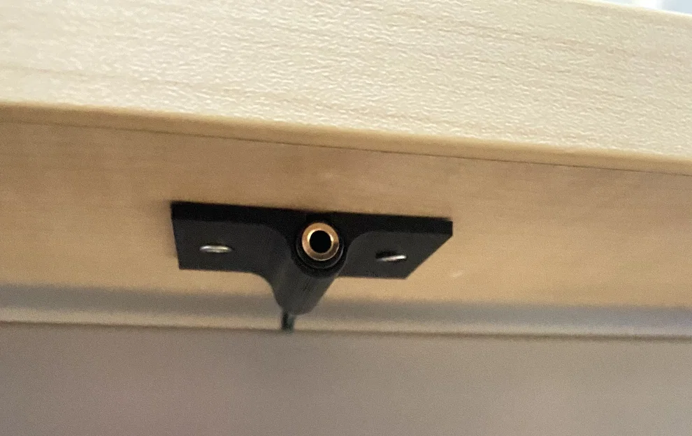 Giá treo tai nghe 3.5mm gắn dưới gầm bàn - Image 1