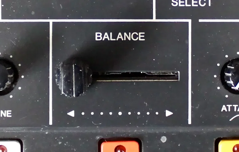 Núm gạt (crossfader cap) cho Korg X911 - Image 1